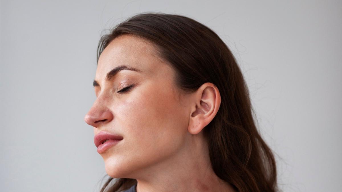 Atasi Kulit Sensitif dan Iritasi dengan Toner Berbahan Allantoin dan Rosa Damascena