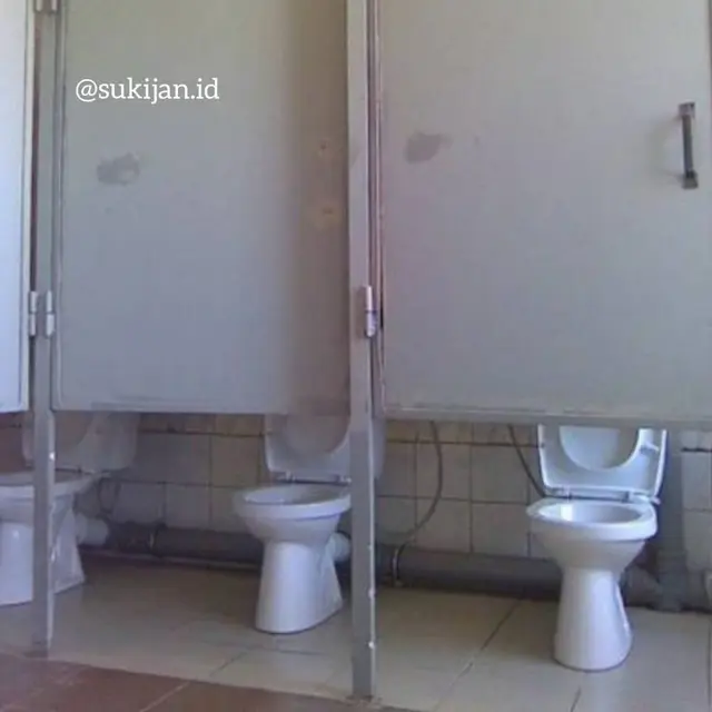 6 Potret Salah Pasang Pintu Kamar Mandi Ini Bikin Tepuk Jidat