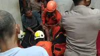 Basarnas Saat Evakuasi Warga Terjebak Dalam Sumur (Dewi Divianta/Liputan6.com)