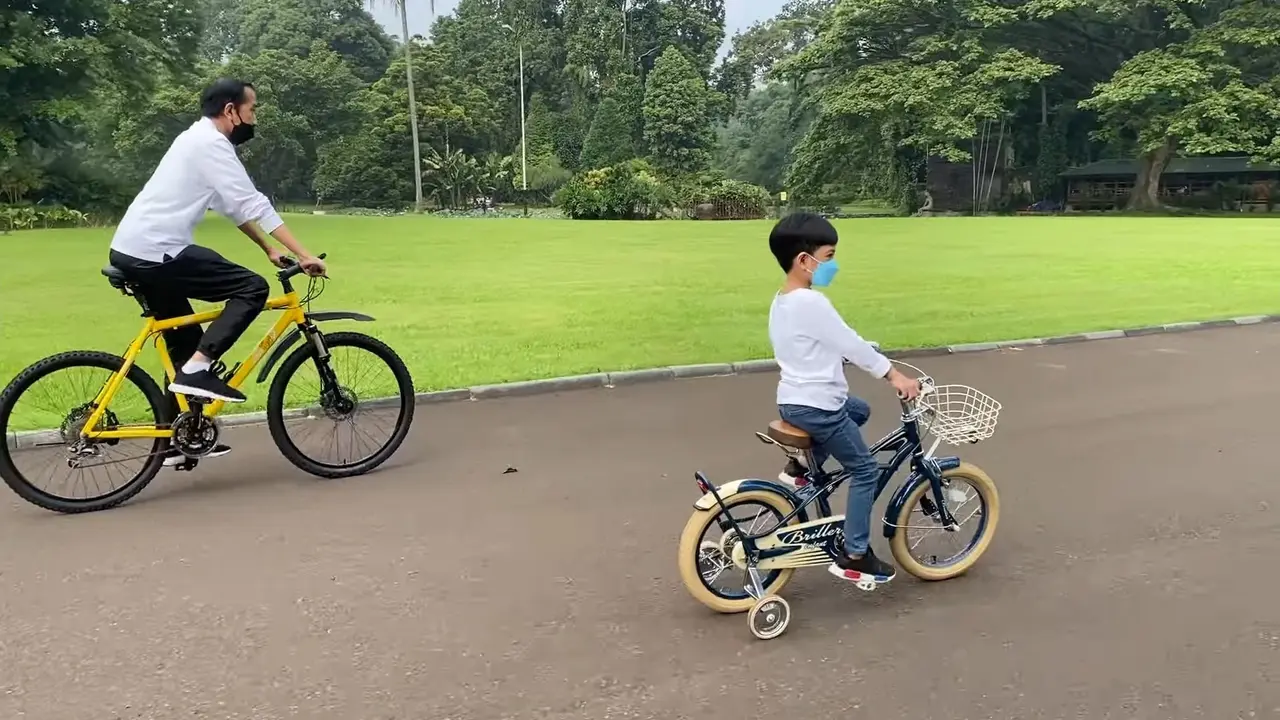 Presiden Jokowi Bersama Cucunya