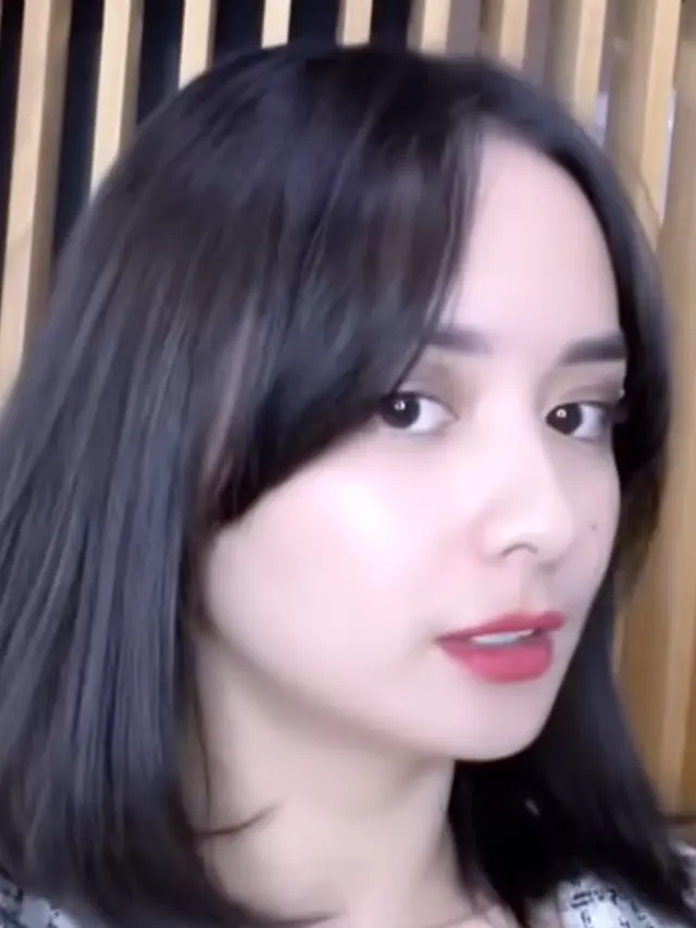 Joanna Alexandra Pamer Rambut Hitam