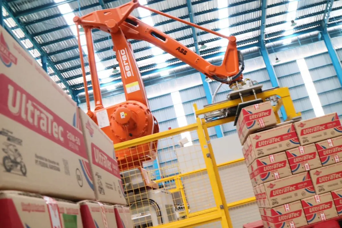 Pengoperasian pabrik Federal Oil menggunakan robot.