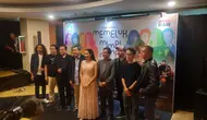Segenap tim dari Titimangsa dan SMKN 2 Kasihan dalam produksi konser musikal 'Memeluk Mimpi-Mimpi'. (dok. Liputan6.com/Rusmia Nely)