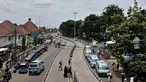 Suasana di depan Stasiun Jatinegara, Jakarta Timur, Rabu (21/3). Pemprov DKI bersama Wali Kota Jakarta Timur berencana menata ulang wilayah Segitiga Jatinegara untuk dijadikan ikon wisata di Jaktim. (Merdeka.com/Iqbal S. Nugroho)