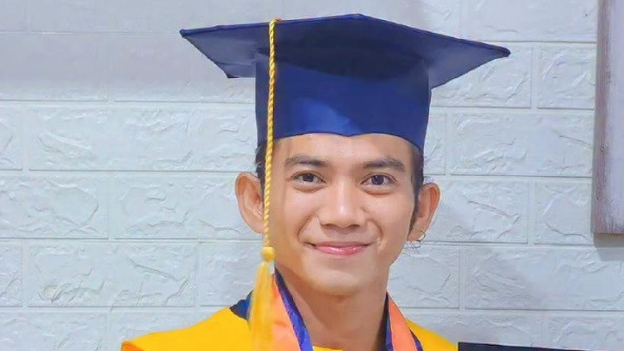 6 Momen Rizki DA Wisuda, Bahagia Didampingi Istri Cantiknya
