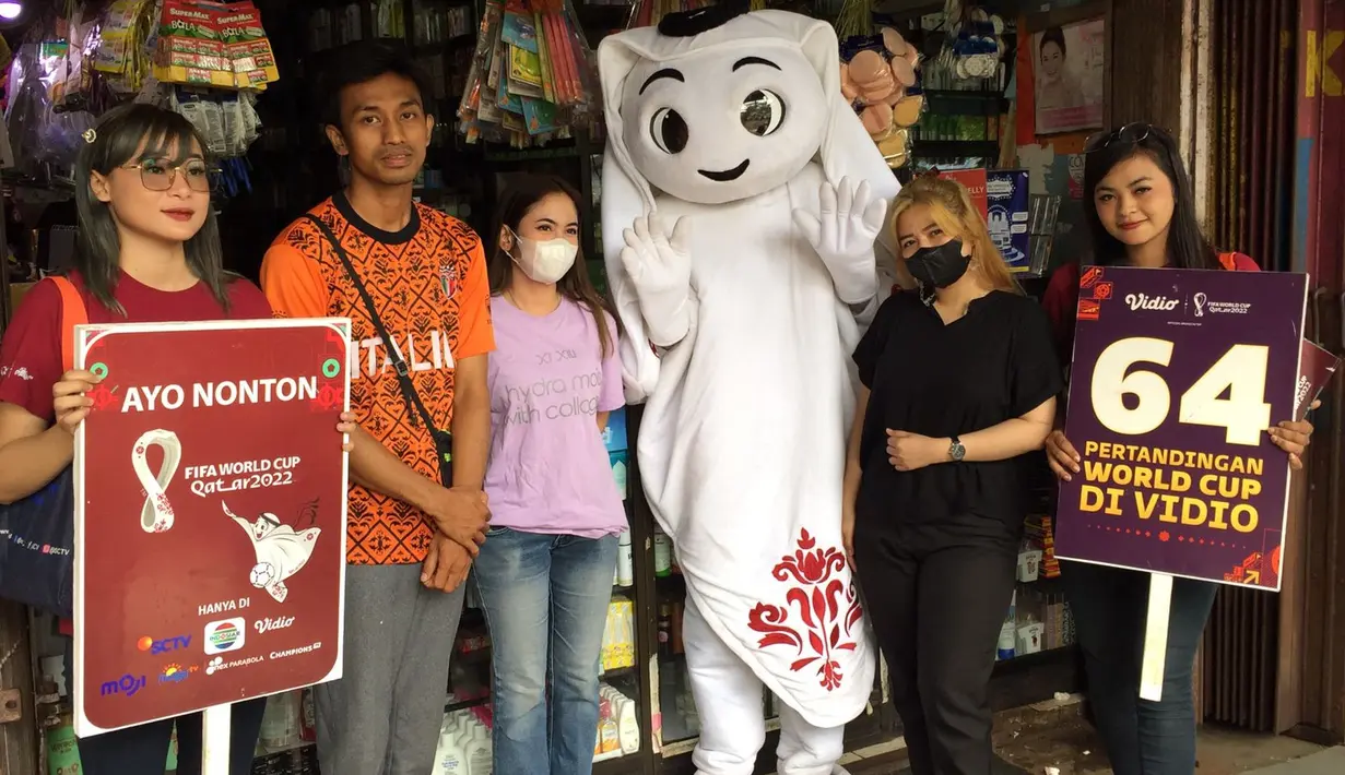 La'eeb berkeliling Indonesia sejak tiga pekan yang lalu. Maskot imut itu menggaungkan euforia Piala Dunia 2022 yang kurang dari satu bulan lagi bergulir dalam program "Berburu La'eeb". Kampanye ini diselenggarakan SCM selaku official broadcaster Piala Dunia 2022 Qatar. (Dok. SCM)
