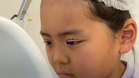 Micchi bocah 9 tahun yang melakukan operasi kelopak mata. (Dok: YouTube Vice)