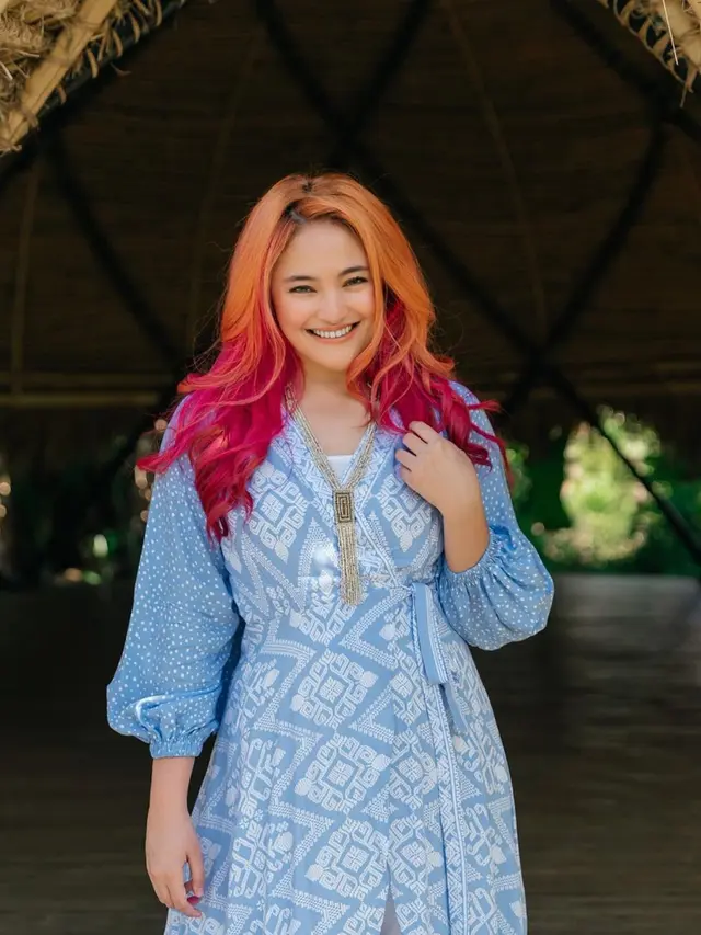 FOTO: 6 Potret Cantik Marshanda dengan Rambut Warna-warni