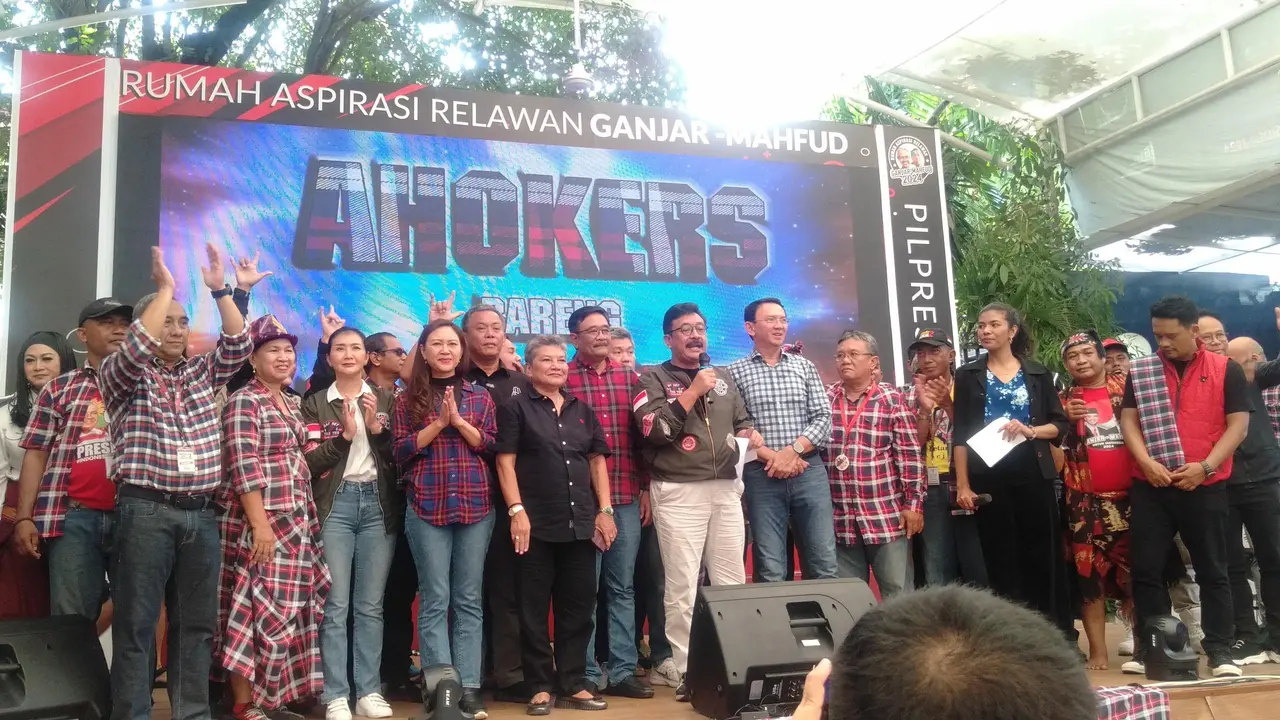 Para ‘Ahokers’ atau pendukung Basuki Tjahja Purnama alias Ahok mendeklarasikan dukungan mereka untuk pasangan Ganjar Pranowo dan Mahfud MD di Rumah Aspirasi Relawan Tim Koordinasi Relawan Pemenangan Pemilu Presiden (TKRPP) Ganjar-Mahfud, Jakarta, Minggu (