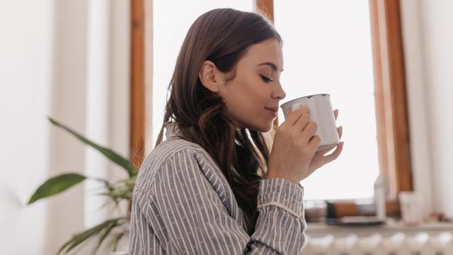 Air Panas Jadi Minuman Favorit Baru di TikTok, Sekadar Hidrasi atau Tren Kesehatan?