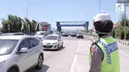 Kepadatan kendaraan yang akan keluar di tol Brebes Timur makin terlihat, antrean sudah mencapai 3 KM sebelum pintu tol.