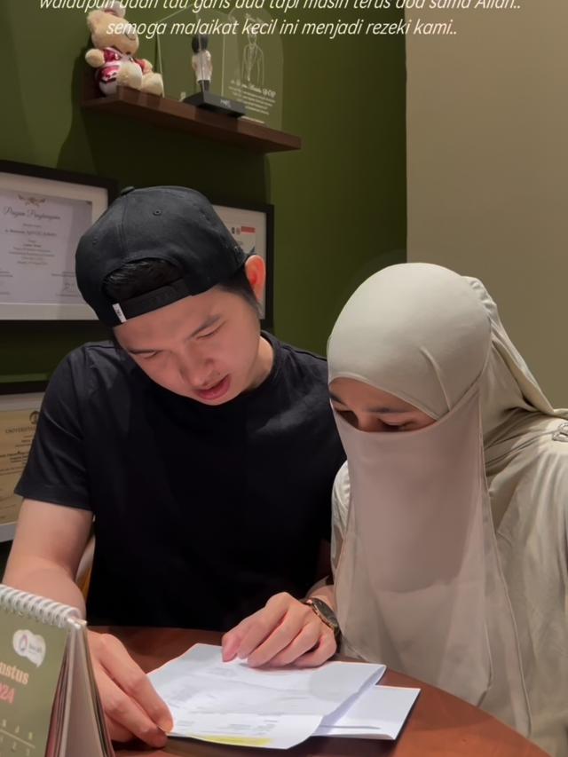 Istri Dennis Lim Hamil