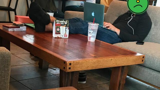 Kelakuan Orang-orang yang Menjengkelkan di Ruang Publik, Bikin Kesal. (Sumber: Boredpanda)