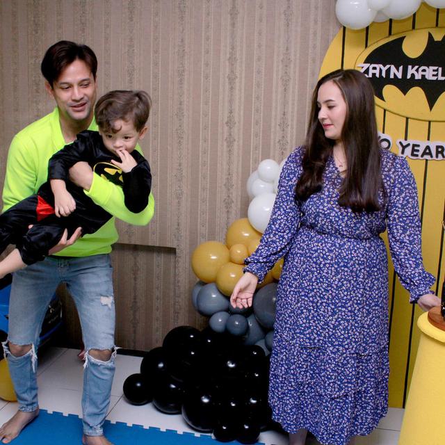 6 Momen Seru Putra Lucky Perdana dan Lidi Brugman yang Bertema Batman