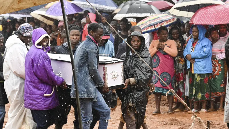 Suasana Haru Pemakaman Korban Tewas Topan Freddy di Malawi