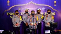 Kapolri Jenderal Listyo Sigit Prabowo meninjau langsung situasi terkini arus balik Lebaran 2022 serta upaya rekayasa lalu lintas yang diterapkan untuk mengurai kepadatan, di Pos Pengamanan Halim Km 3+500, Jakarta, Jumat (6/5/2022). (Ist)