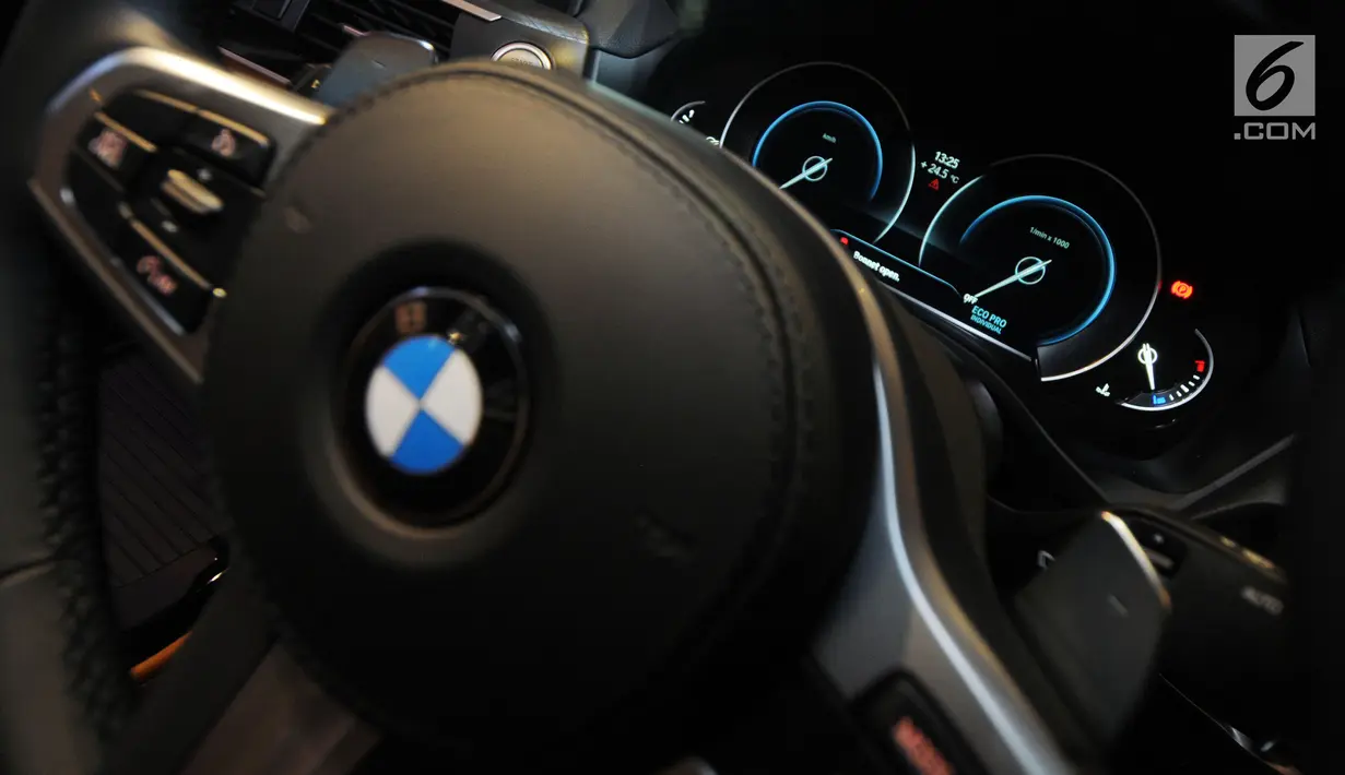 Speedometer milik The All New BMW X4 seri terbaru saat peluncuran di Jakarta,  Kamis (7/2). All New BMW X4 adalah versi xDrive30i M Sport X  mesin 4 silinder Valvetronic TwinPower Turbo Double VANOS berkapasitas 2.000cc. (Merdeka.com/Dwi Narwoko)