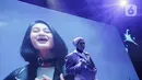 Dengan bantuan teknologi Artificial Intelligence (AI), Melly Goeslaw melibatkan mendiang Nike Ardilla dalam lagu "Bertemu Kembali". (Liputan6.com/Faizal Fanani)