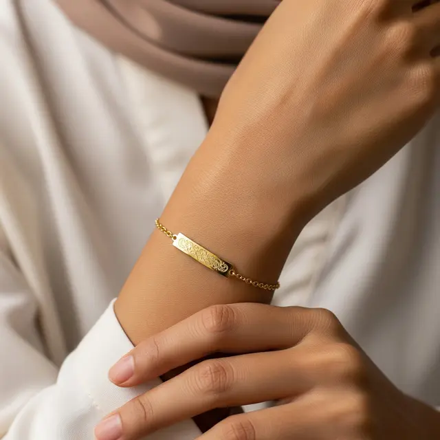 9 Gelang Emas Kombinasi Rantai dan Plat Kecil, Tampil Elegan Setiap Hari