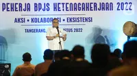 Wakil Menteri Ketenagakerjaan Afriansyah Noor memberi sambutan pada pembukaan Musyawarah Nasional 8 Serikat Pekerja BPJS Ketenagakerjaan Tahun 2022 di Tangerang, Banten (4/8/2022). (Liputan6.com/Fery Pradolo)