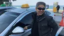 Lee Tae-ho, sopir taksi (46) saat wawancara di Anmok Beach, Korsel (8/2). Lee sangat kritis terhadap partisipasi Olimpiade Korut dan ia masih ingin bertemu orang Korut dan mengatakan "Halo, senang bertemu dengan Anda di sini." (AP Photo/Hyung-jin Kim)
