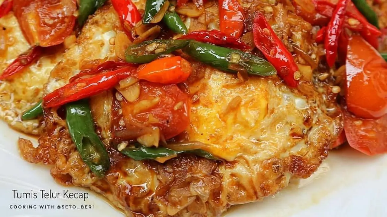 Sepiring telur kecap pedas
