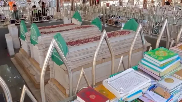 Masjid Sunan Giri Gresik yang dikelilingi 300 makam. (Dok: IG)