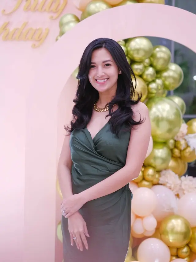 6 Momen Ulang Tahun Sylvia Fully Ke-33, Dapat Kado Mobil Mewah dari Suami