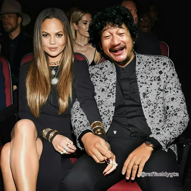 6 Editan Foto Seleb Bak Pacaran Ini Bikin Ketawa Geli