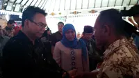 Mensos Khofifah Indar Parawansa menyalurkan dana kompensasi kepada 51 keluarga WNI eks Timor Timur di Kabupaten Magetan, Jawa Timur. (Liputan6.com/Dian Kurniawan) 