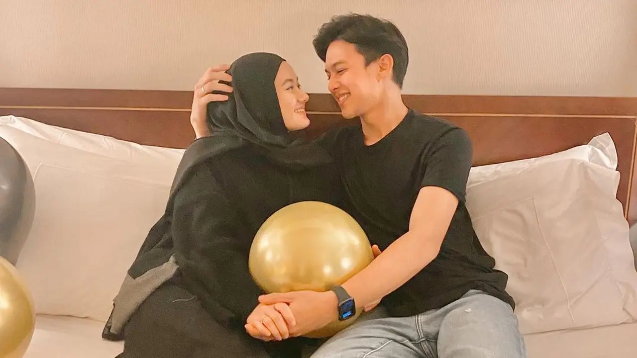 Dinda Hauw dan Rey Mbayang