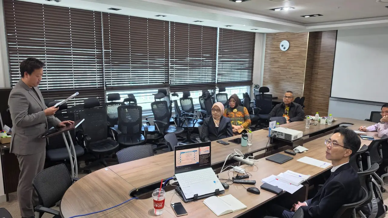Tiga Sekretaris Daerah (Sekda) peraih ASKOMPSI Digital Leadership Government Award (ADLGA) 2025 berkesempatan mengikuti pembelajaran keamanan siber langsung di Seoul, Korea Selatan. (Istimewa)