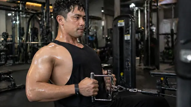 ilustrasi latihan di gym