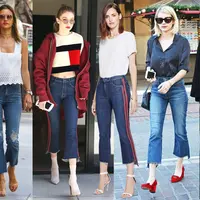 Celana jeans ini buat gaya retro yang hits.