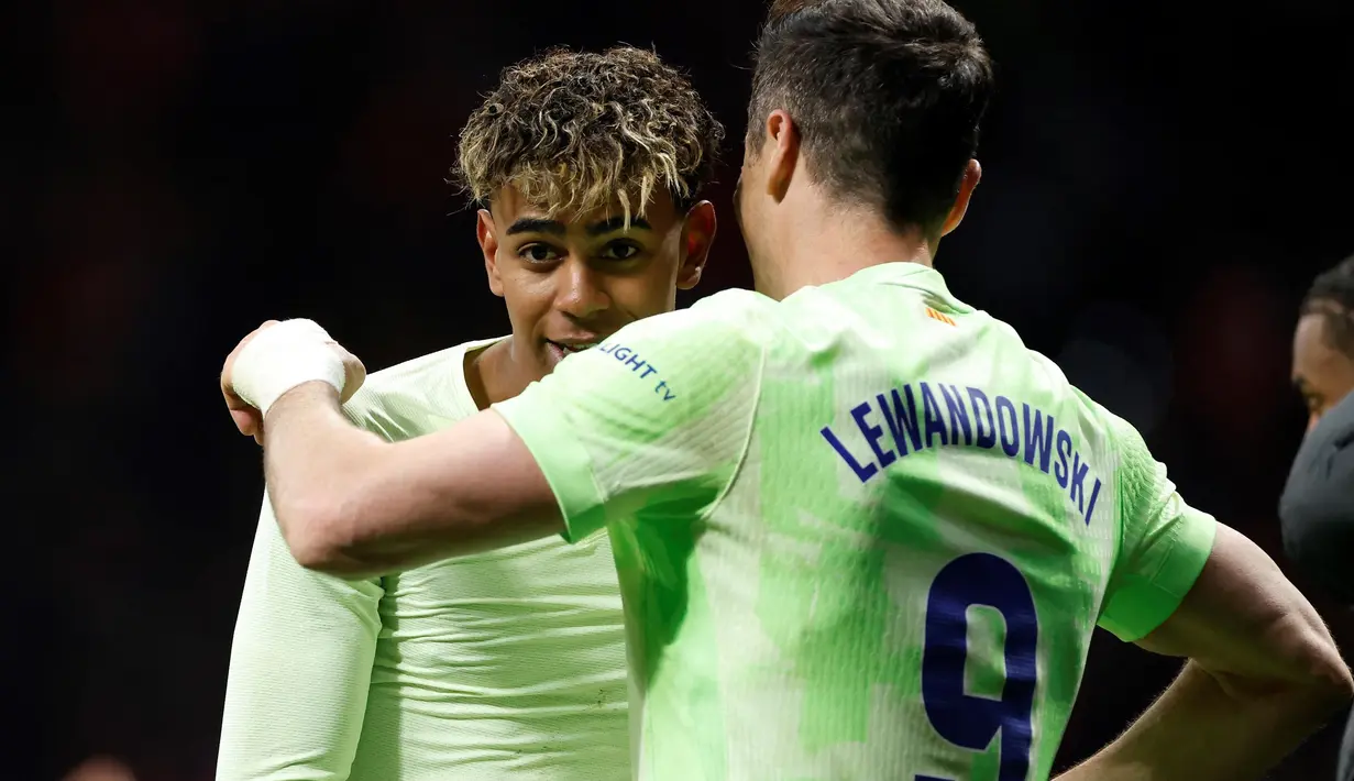 Pada masa tambahan waktu pertandingan, Barcelona berbalik unggul atas Atletico de Madrid lewat gol Lamine Yamal pada menit ke-90+2. (OSCAR DEL POZO/AFP)