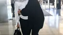 Laudya Chintya Bella berpelukan dengan keluarga sebelum pergi meninggalkan Indonesia. Laudya Cynthia Bella telah memantapkan hatinya untuk meninggalkan Indonesia dan ikut bersama suami dan putrinya untuk tinggal di Malaysia. (instagram/laudyacynthiabella)
