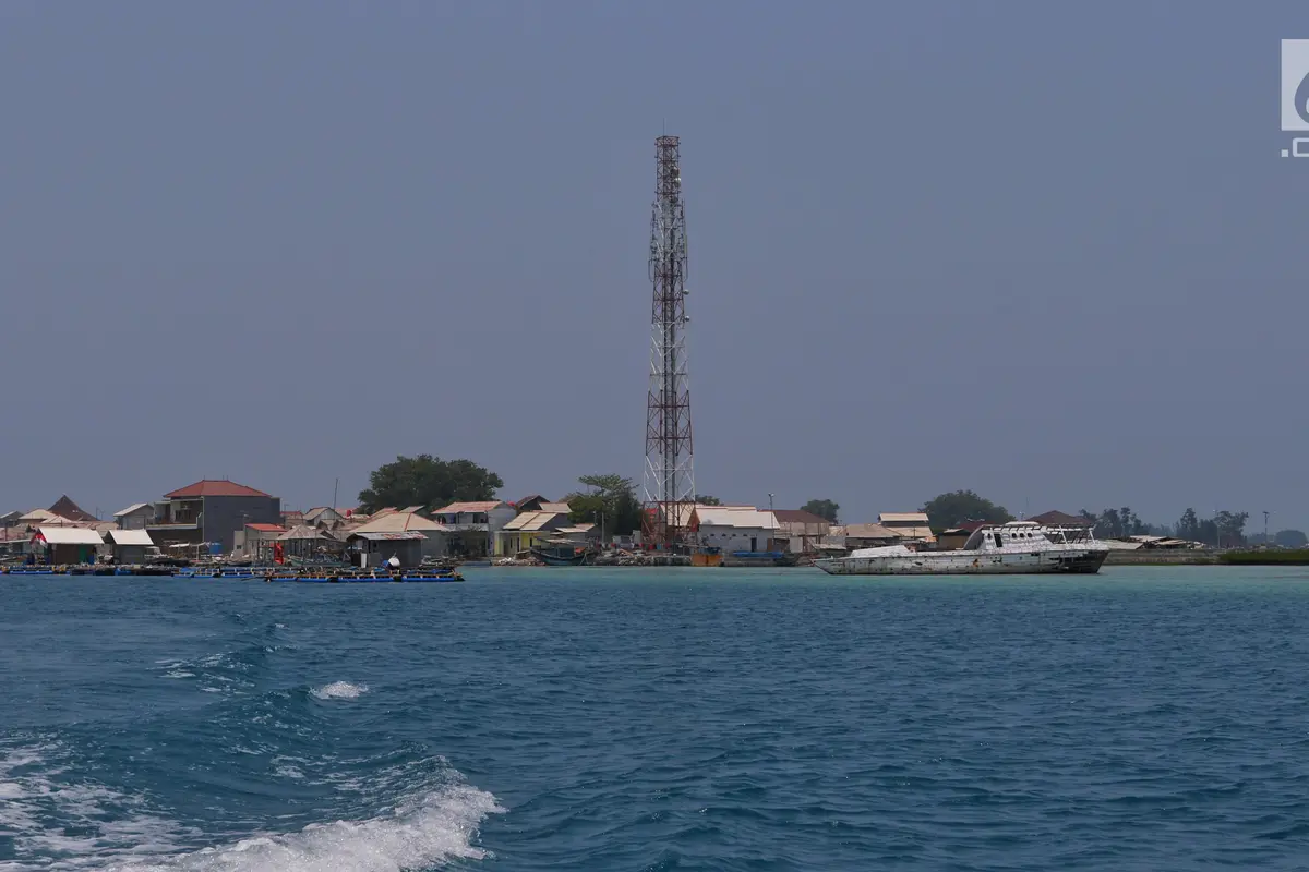 Melihat Perawatan Tower Telekomunikasi di Kepulauan Seribu