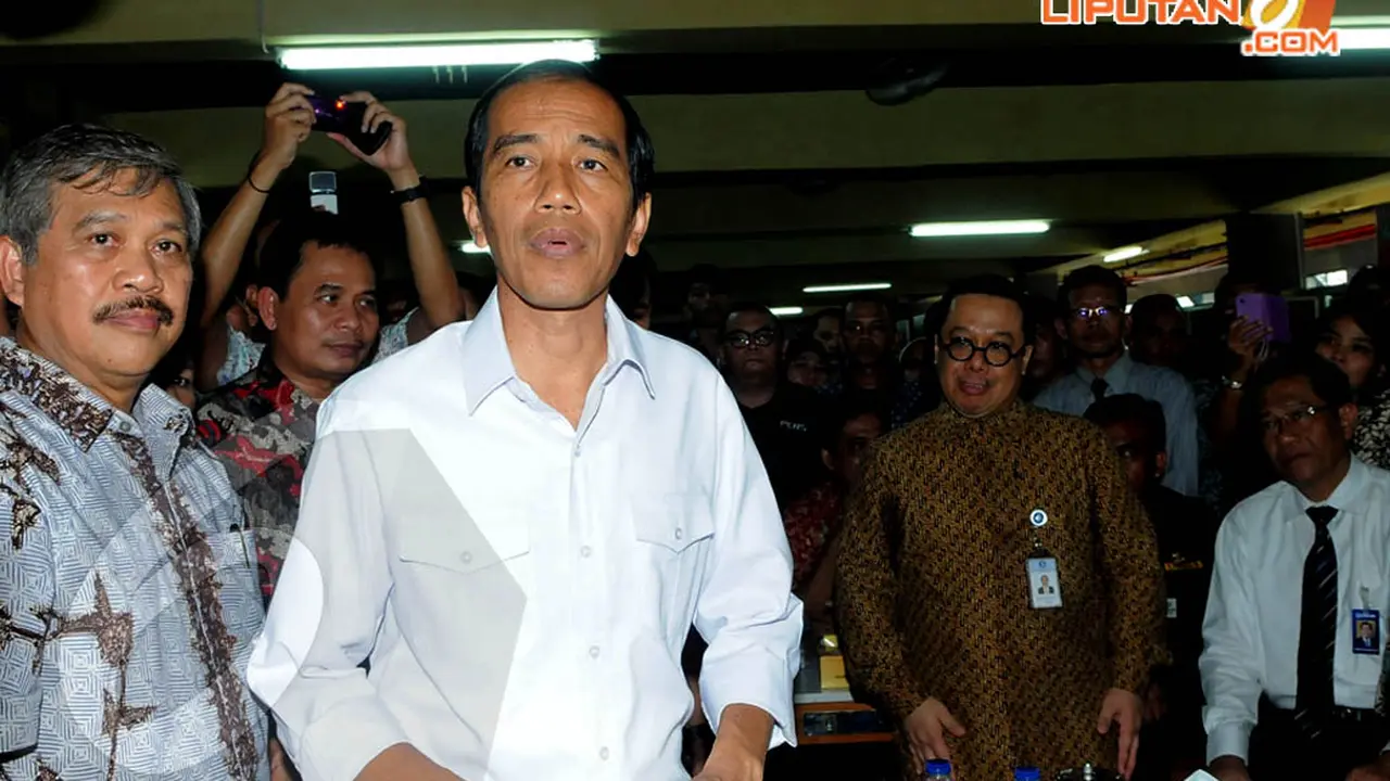 [FOTO] Usai Resmikan Kantin Blok G, Jokowi Minta Traktir Pedagang