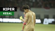 Berita video kiper Thailand U-19, Suthipong Pisansub, terlihat kesal setelah melakukan blunder saat timnya kalah 0-3 dari Timnas Indonesia U-19 di Stadion Wibawa Mukti, Cikarang, Minggu (8/10/2017).