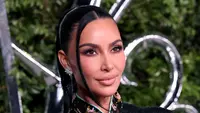 Kim Kardashian Jujur Sempat Jomlo 5 Tahun, Sekarang Jadi Kekasih Lewis Hamilton