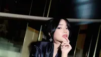 Fuji Utami Tampil Elegan dalam Kebaya Hitam, Chemistry dengan Rakin Khan Jadi Sorotan