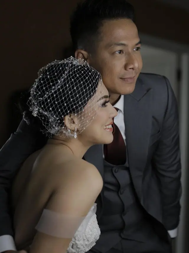 Akhiri Masa Duda, Ini 7 Potret Penikahan Delon dan Aida Chandra