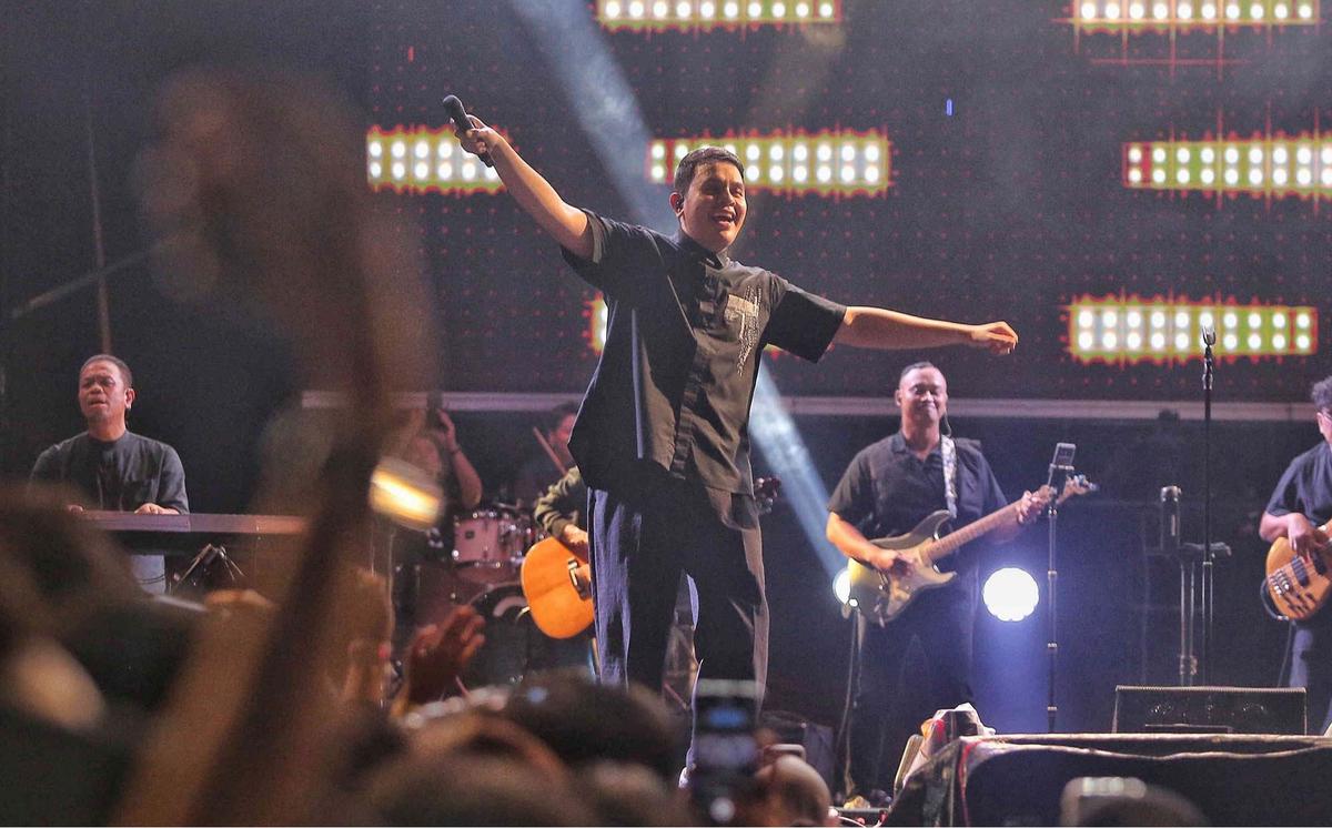 FOTO: Penampilan TULUS Menghibur Ribuan Pengunjung KapanLagi Buka Bareng BRI Festival 2025