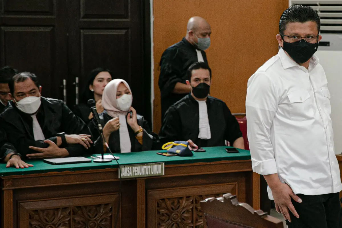 Lambaian Tangan Ferdy Sambo Sesaat Sebelum Sidang Vonis Kasus Pembunuhan Brigadir J