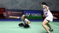 Masih dari sektor ganda putri, Indonesia juga meloloskan pasangan muda, Febriana Dwipuji Kusuma/Amalia Cahaya Pratiwi. Mereka mampu mengalahkan ganda putri asal Prancis, Margot Lambert/Anne Tran dengan rubber game 21-19, 17-21 dan 21-15. Di babak 16 besar, Febriana/Amalia akan berjumpa pasangan Korea selatan unggulan ke-2, Lee So Hee/Shin Seung Chan. (Bola.com/Bagaskara Lazuardi)