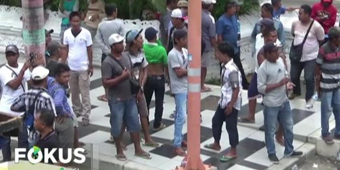 Demo Ratusan Sopir Dump Truk Memanas di Kantor Pemkab Banyuwangi