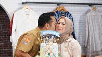 Perempuan yang dinikahi Denny pada 2006 itu juga mengucapkan rasa terima kasih kepada Denny karena sudah menjadi ayah dan suami yang baik. "Terima kasih sudah jd suami dan ayah terbaik buat keluarga kita," tutup Shanty. [Instagram/shantydenny]