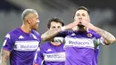 Pemain Fiorentina Cristiano Biraghi melakukan selebrasi usai mencetak gol ke gawang Genoa pada pertandingan Liga Italia di Stadion Artemio Franchi, Firenze, Italia, 17 Januari 2022. Fiorentina menang 6-0. (Tano Pecoraro/LaPresse via AP)