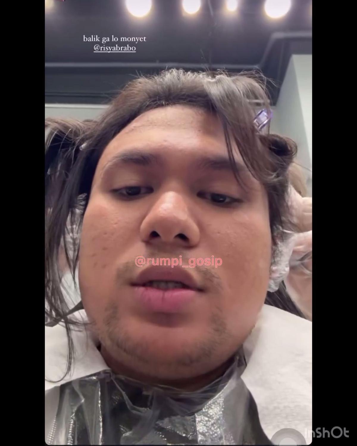 Ngakak, Cerita Keanu Agl Cat Rambut di Luar Negeri, Masih Proses Bleaching Salon Malah Tutup - Bikin Frustasi