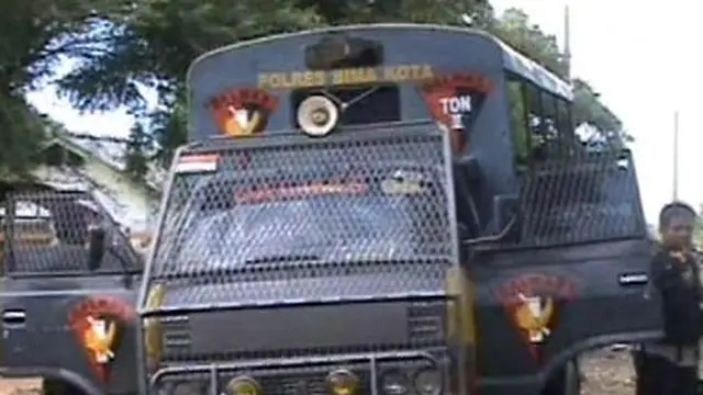 [VIDEO] Ricuh, Pilkades Bima Ditunda